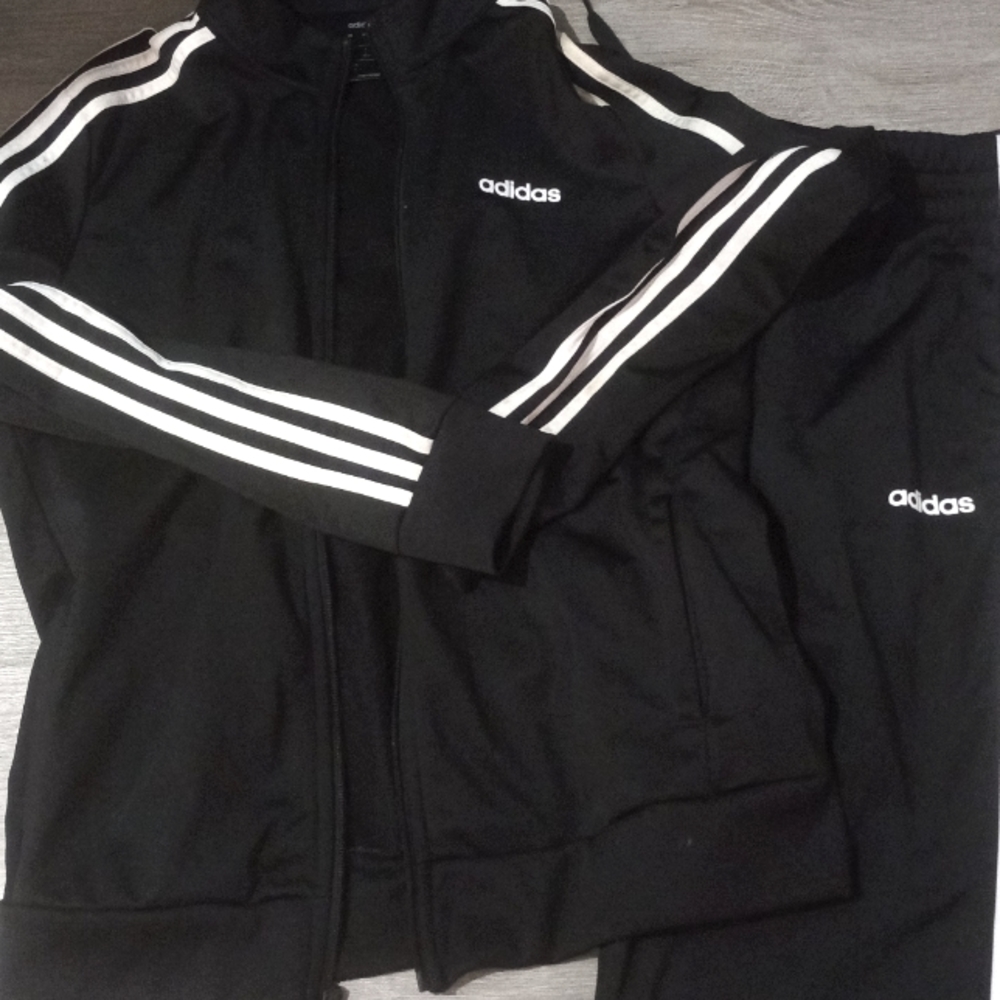 TRACKSUIT